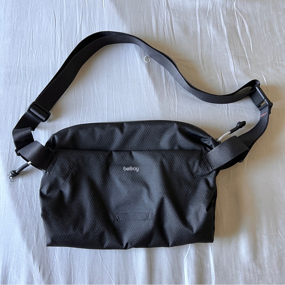 Bellroy Lite Sling - Color Shadow